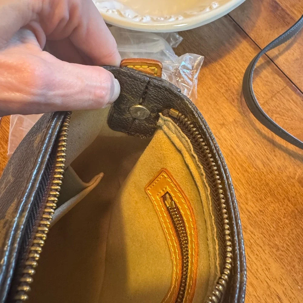 Louis Vuitton Classic Monogram MM looping Shoulder Bag EUC - Picture 4 of 10